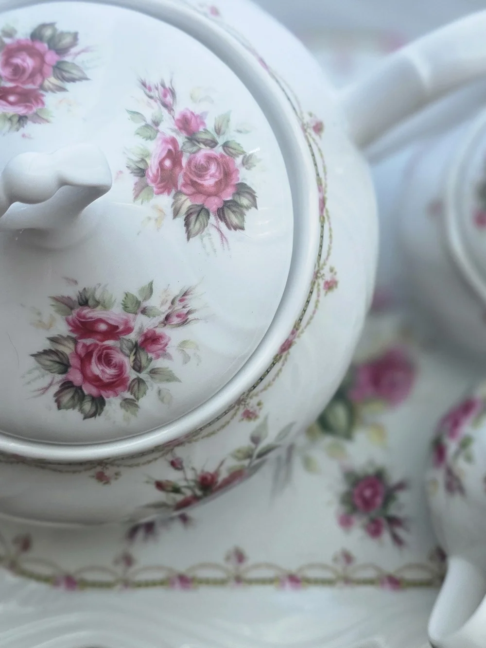 LISETTE White Porcelain Creamer with Pink Rose Motif